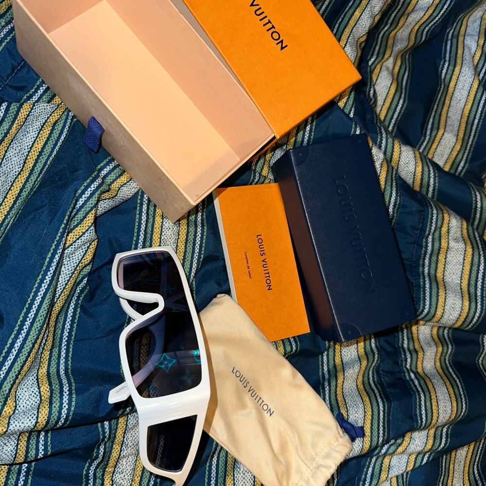Louis Vuitton White Sunglasses with Box